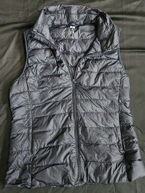 Uniqlo Ultralight Puffer Vest in Navy Size Small